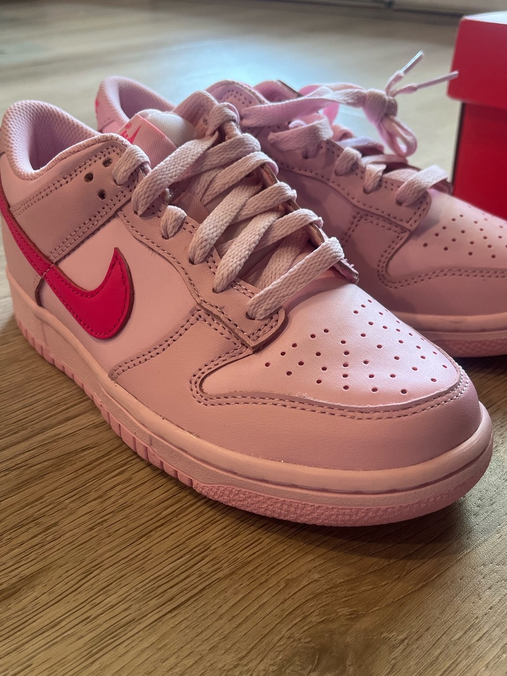 Nike Kids Pink Low-Top Sneakers with Hot Pink Swoosh 5.5 Youth